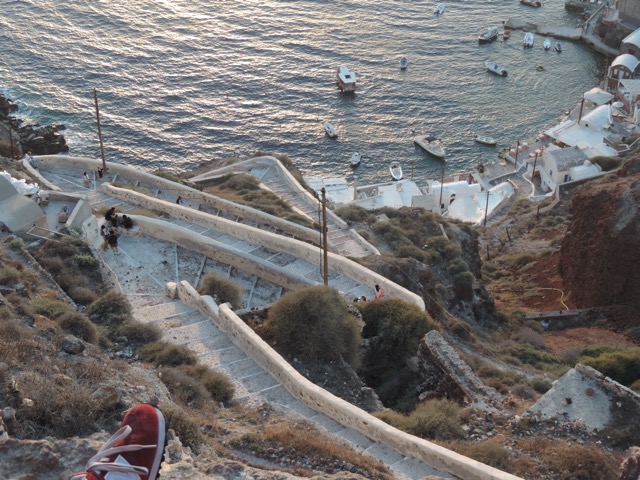 Ammoudi Harbor can be reached by car,bus,boat,donkey or steps.