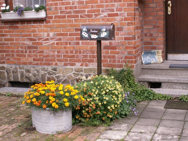 The court yard house entry